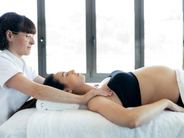 La kinésithérapie prénatale : en quoi cela peut m'aider pendant ma grossesse? Audrey Lins, votre kiné à Koekelberg vous informe. 